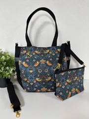 【裁縫ストア・ボヌール】大人かわいい　ウィリアムモリス　モダファブリックス　いちご泥棒　丸底トートバック　サイドポケット付き　ポーチ　ポケットいっぱい　ショルダーバッグ　ハンドバッグ　ハンドメイド　ショルダーストラップ付き　ゴージャス / №500-350