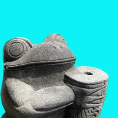 バリ島の石像 カエル像。展示品 につき１点限り。＊店頭までご来店の上、現状でのお渡しが条件となります。