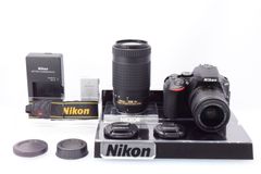 【ほぼ新品】ショット数932！ Nikon D5600 ダブルズームキット ブラック 標準と望遠レンズセット