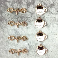 ハンドメイド素材　マグカップの猫　肉球とハート　チャーム　4個×2