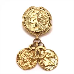 美品 CHANEL シャネル ココマーク コイン モチーフ ブローチ アクセサリー ゴールド レディース a3952