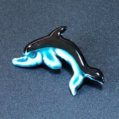 ビンテージ　ブローチ　モダンデザイン！　イルカ ブルー セラミッククラシカル　ヴィンテージ　バッジ　ピンバッチ　レトロ　　( AKS190 )