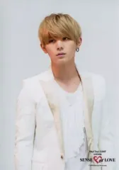 【中古】生写真(ジャニーズ) Hey! Say! JUMP/山田涼介/バストアップ・衣装白・体やや左向き/「Hey! Say! JUMP LIVE TOUR SENSE or LOVE」オリジナルフォトセット