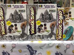室内用お砂遊び　キネティックサンド　メタリックシルバー1LB×2（908g）& ベーシック 2lb（910g）【中古・未使用品】