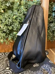 ボディバッグ　牛革　トライアングル　斜めがけ　ショルダーバッグ　ブラック　ブラウン