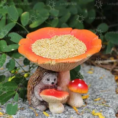 まぐれなハリネズミのきのこの樹脂の動物の置物の鳥の餌箱の飾り芝生のパティオや庭の の装飾のための