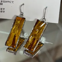 【送料無料】ステンドグラスイヤリング　アンバー　縦長
