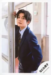 【中古】生写真(ジャニーズ) なにわ男子/長尾謙杜/膝上/「Kansai Johnnys’ Jr. DREAM PAVILION ～Shall we #AOHARU?～」グッズオフショット/公式生写真