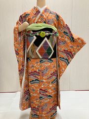 «花ラブリ»　F384OR　振袖単品　リユース品　適応身長160ｃｍ前後　松　鶴　ツル　紅葉　もみじ　だいだい色　橙色　オレンジ　緑　グリーン　正絹　　紅型柄　お正月　卒業式　結婚式　成人式