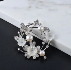 【新品】淡水真珠 ブローチ貝殼花のコサージュ結婚式卒業式入学式の胸飾り花