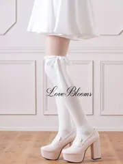 【送料無料】サテン フリル リボン ニーハイソックス 白 ホワイト 無地 美脚 レディース靴下 コスプレ 量産型 地雷系 ゆめかわいい 姫系 ゴスロリ ロリータ 厚底 厚底シューズ