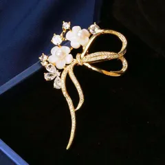 [高品質]貝と真珠☆白梅とリボンのブローチ☆CZキュービックジルコニアゴールド