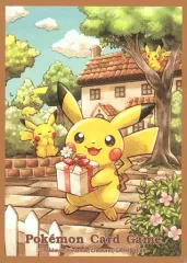 【中古】サプライ ポケモンカードゲーム デッキシールド(スリーブ) ピカチュウの贈り物 ポケモンセンター限定