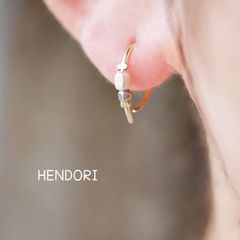 キャッチなし  マットシルバーとマットブラックビーズ   クリンプビーズピアス    つけっぱなし フープピアス