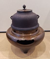 逢絢亭】茶道具 鳳凰風炉 唐銅 畠春斎釜添え 風炉師 昇雲作 共箱入り