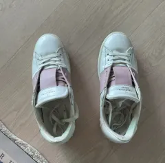 valentino バレンティノ38.5 24.5〜25cm フラット エナメル valentino バレンティノ38.5 24.5〜25cm フラット エナメル