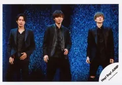 【中古】生写真(ジャニーズ) Hey! Say! JUMP/集合(3人)/横型・膝上・衣装黒・センター藪/「White Love」PV＆ジャケ写撮影オフショット/公式生写真