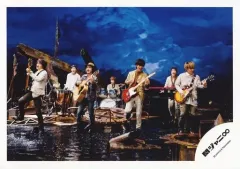 【中古】生写真(ジャニーズ) 関ジャニ∞/集合(7人)/横型・全身・衣装白・黒・グレー・楽器持ち・背景青/公式生写真