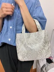 帯　トートバック　刺繍模様　帯リメイク　着物　帯締め　ミニバック(白)