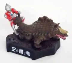 【中古】トレーディングフィギュア ウルトラマン対スカイドン/空の贈り物 「ウルトラ怪獣名鑑 ウルトラマン＆ウルトラセブン 3rd.SEASON EPISODES」