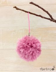 ポンポンストラップ　ハンドメイド