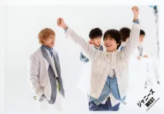 【中古】生写真(ジャニーズ) ジャニーズWEST/重岡大毅・中間淳太・藤井流星/横型・膝上/シングル「しあわせの花」MV＆ジャケ写オフショット/公式生写真