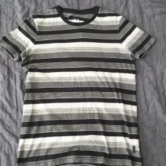 ARMANI(アルマーニ) ARMANI EXCHANGE(アルマーニ エクスチェンジ) ストライプ 半袖Tシャツ