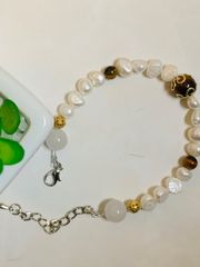 ホワイトパール（淡水真珠）、タイガーアイ、ホワイトジェイド（白翡翠）ブレスレット