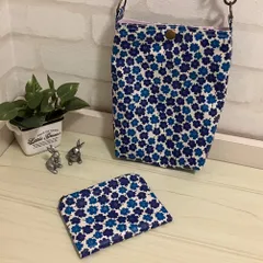 ❤️ SALE❣️小花が可愛いサコッシュバックとポーチ＊ラミネート＊ブルー＊