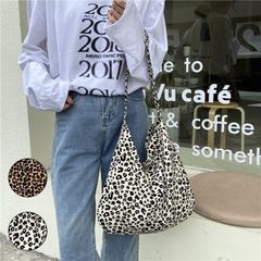 【新品】 在庫一掃セール中！ 軽量・大容量ヒョウ柄バッグ (9050602) 豹柄 ヒョウ柄 ひょう柄 レオパード柄 アニマル柄 トートバッグ レディース 鞄 かばん カバン