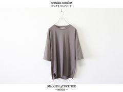 【SALE】bettaku comfort / SMOOTH 3TUCK TEE - BEIGE　ベッタクコンフォート / スムーススリータックティー