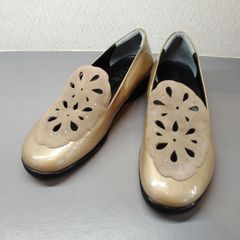 閉店セール！菊地の靴　ベージュエナメルコンビ