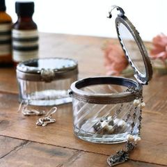 小物入れ ガラス ふた付き おしゃれ アクセサリーケース ボックス 蓋付き ヴィクトリアン ホワイト真鍮とガラスの蓋付き小物入れ 2タイプ