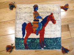 ペルシャ　ギャッベ　ミニマット　横42x41㎝　馬に乗るカシュガイ族　T7591