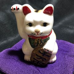 招き猫 貯金箱 右手上げ 三毛猫 陶器製 置物 招き猫 貯金箱 三毛猫 右手上げ 陶器製 置物 - メルカリ