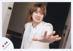 【中古】生写真(STARTO) 美 少年/佐藤龍我/横型・上半身/プロフィール写真撮影オフショット2024/公式生写真