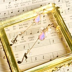 ヴィンテージガラス　ピンク　ドロップ　ト音記号と音符　ピアス　イヤリング