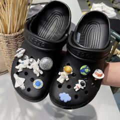 ＊新品＊ クロックス　パーツ　ジビッツ 靴チャーム 宇宙バージョン  アレンジ デコパーツ 宇宙飛行士 宇宙 ロケット デコ 可愛い 個性的 惑星 地球 UFO 素材 NASA スペースシャトル フォロー割 E221