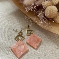 スクエアピンクのハンドメイドピアス・イヤリング