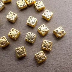 ＊30個＊  メタルビーズ 6mm アンティークゴールド 正方形 菱形 合金製 bz246のサムネイル