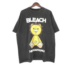 シュガーパンチ THE SUGAR PUNCH 25SS 【 BLEACH S/S T-Shirt KON TBLM24AM006 】 グラフィティ プリント 半袖 Tシャツ　39909