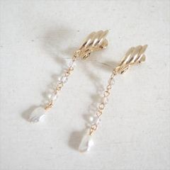 【イヤリング金具に変更】Ouca（ウーサ）ピアス／【一点もの】バロックパールと天然石メノウを繋いだヴィンテージモチーフのIラインピアス