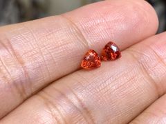 RS10-134 非加熱 鮮やかな金赤色 三角形 スピネル ミャンマー産 ルース