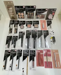 【倉吉店】④《UR GLAM × TOKYO GIRLS COLLECTION 》《coou 》 コスメ・ブラシ等　２８点セット 【136-1220】