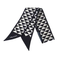 【美品】PRADA 三角スカーフバンダナ黒×赤　ブラック　レッド 美品】PRADA 三角スカーフバンダナ黒×赤 ブラック レッド - メルカリ