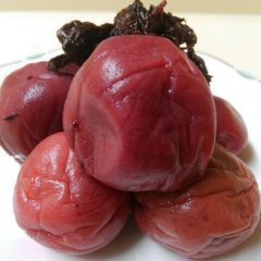 梅干しよりジューシー！　北秋田阿仁産自家製梅漬け（赤しそ入り）200ｇ×4パックのサムネイル