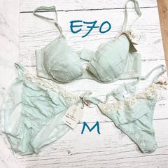 ミントグリーンとホワイトのブラジャー（E70）ショーツ＆Tバック（M）　T078