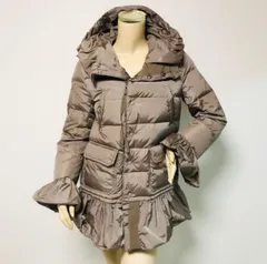 美品★MONCLER・モンクレール SERRE レディース ブランドアイコンワッペン フード付き フリル ダブルジップ ボタン比翼仕立て ダウンコート(0)レディースダウンジャケット カジュアル ジャケット 秋冬物 アウター ブランド コート