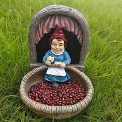 バードフィーダー 小鳥 野鳥 用 給餌器 餌箱 餌台えさ置き 置物 大きいカゴに入っているおばあさん 可愛い 餌入れ 鳥 ガーデンオブジェ