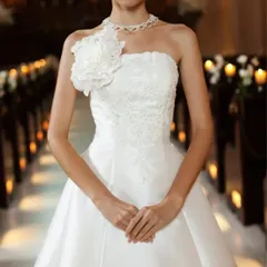 【花嫁 ドレス ウエディングドレス 前撮りドレス ウェディングドレス 二次会ドレスオフショルダー オフショル 前撮り ドレス 花嫁 かわいい 花嫁 二次会ドレス フォトウェディング 可愛い シンプル 後撮り 結婚式 オフホワイトVVD-00196-01（９FT